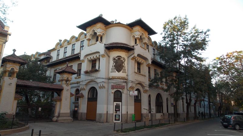 Liceul Greco-Catolic din Oradea — clădire școlară, vedere peisaj