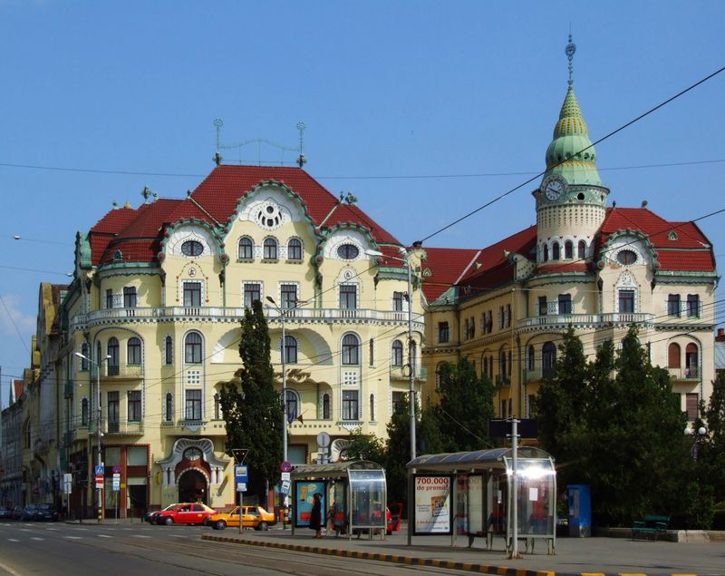 Piața Unirii din Oradea — Palatul Vulturul Negru, peisaj urban