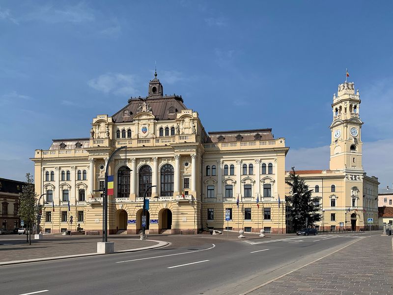 Palatul Primăriei Oradea — vedere peisaj asupra clădirii