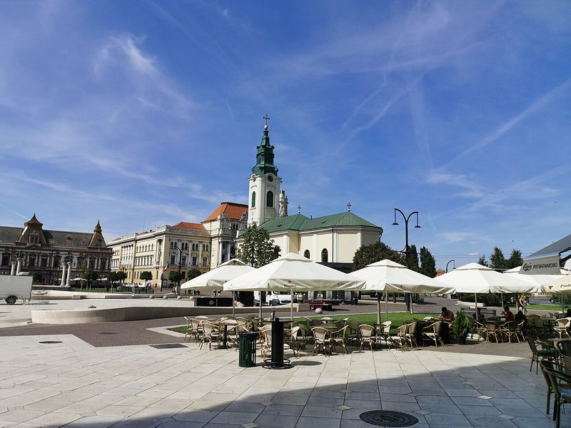Centrul istoric al municipiului Oradea, în apropierea spațiului de artă contemporană NOCA de pe strada Independenței