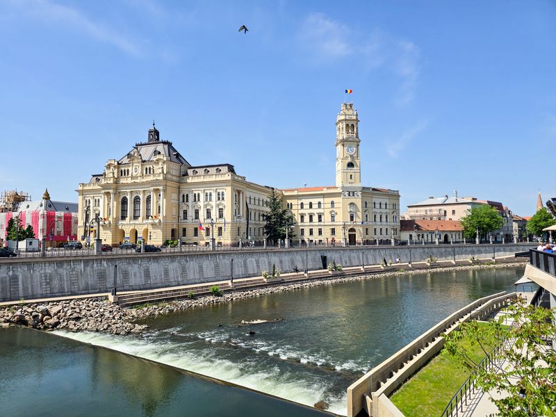 Detaliu arhitectural din Oradea — peisaj urban