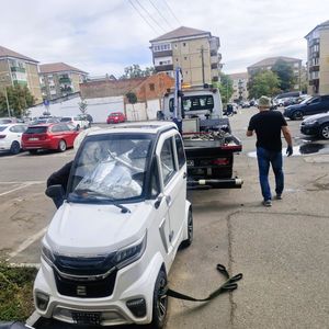 Primăria Oradea ridică o mașină abandonată. Proprietarul are 10 zile